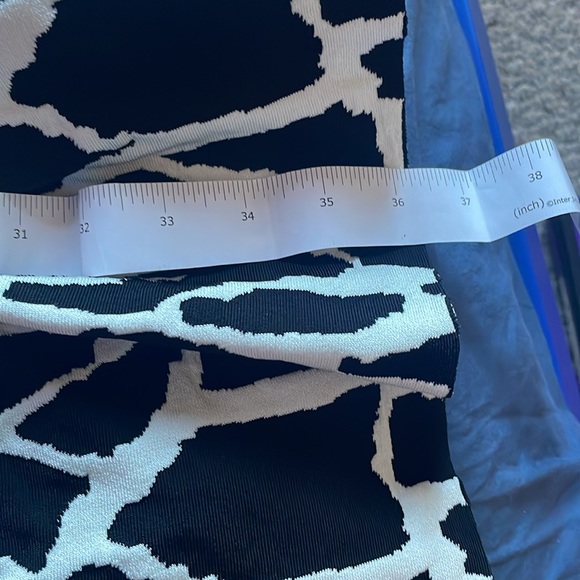 Roberto Cavalli dress SIZE S.Tent Dress
Black.Three-Quarter Sleeve with V-Neck. - Picture 14 of 16